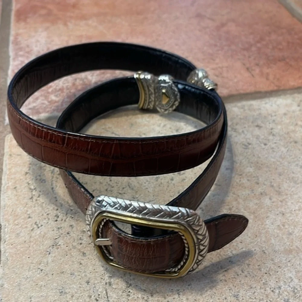 Brighton, reversible twist link belt size medium